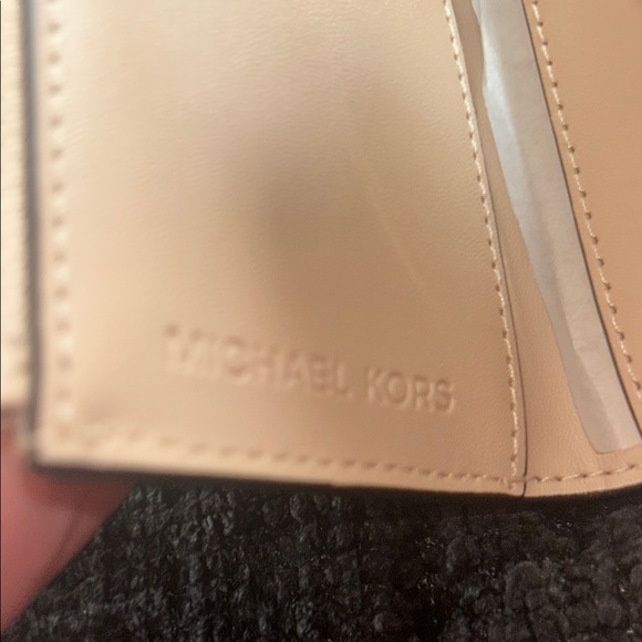 Michael Kors Pink Wallet-New - Picture 4 of 6